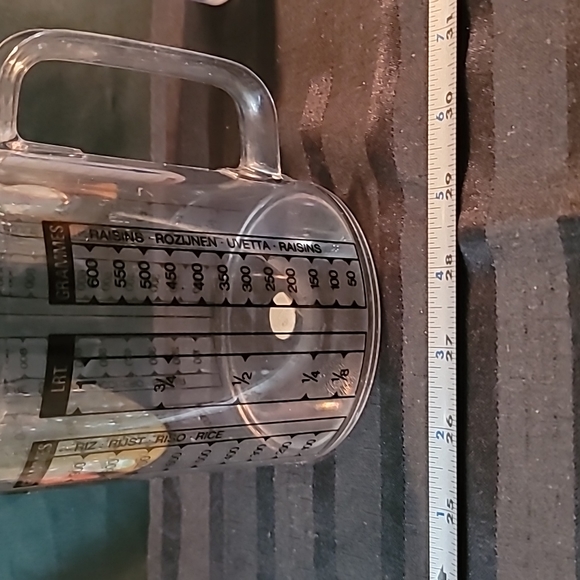 2 measuring cups LG multi-measurement liquid and dry solids EUC Gently loved - Picture 5 of 11